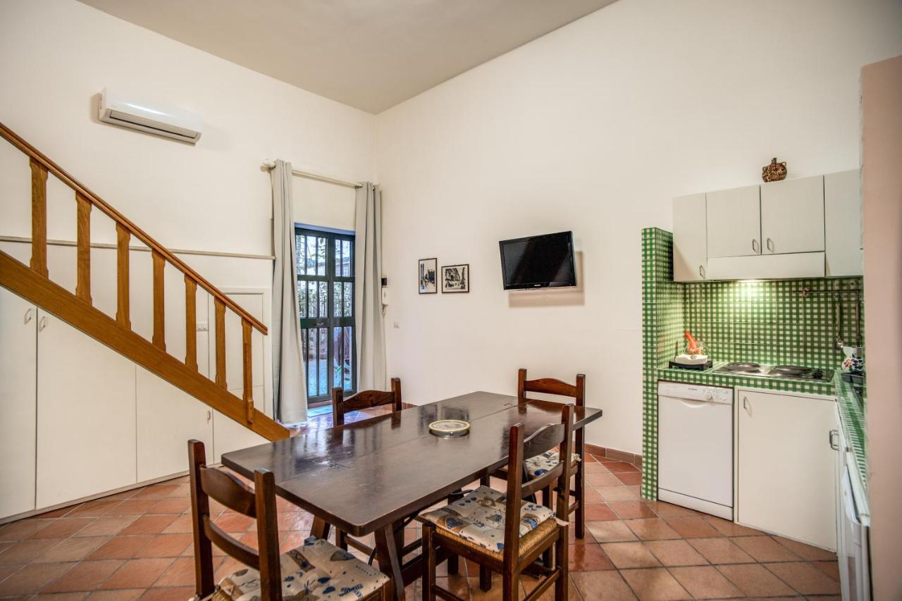 Le Case Di Andrea - Nel Cuore Di Trastevere Rome Bagian luar foto