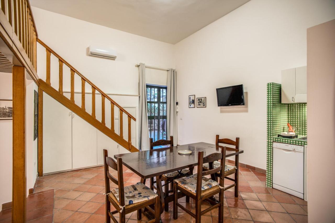 Le Case Di Andrea - Nel Cuore Di Trastevere Rome Bagian luar foto
